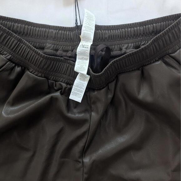 Alo Yoga Faux Leather Power Hour Shorts Size Large Brown NWT - Picture 6 of 8